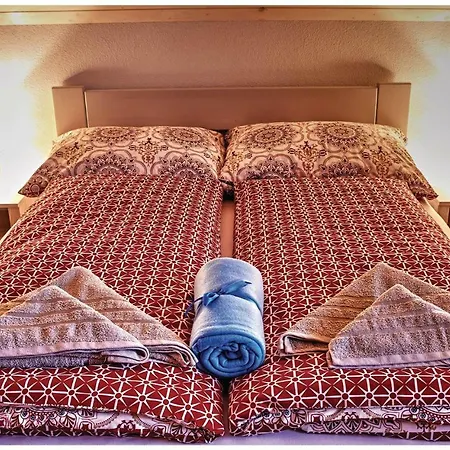 Two-bedroom Holiday In بيت للعطل