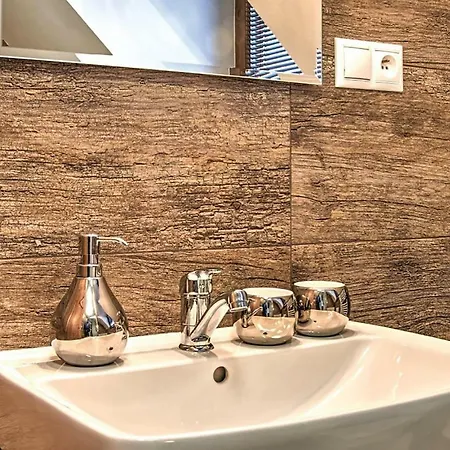 Two-bedroom Holiday In بيت للعطل *