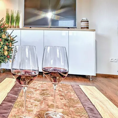 بيت للعطل Two-bedroom Holiday In *